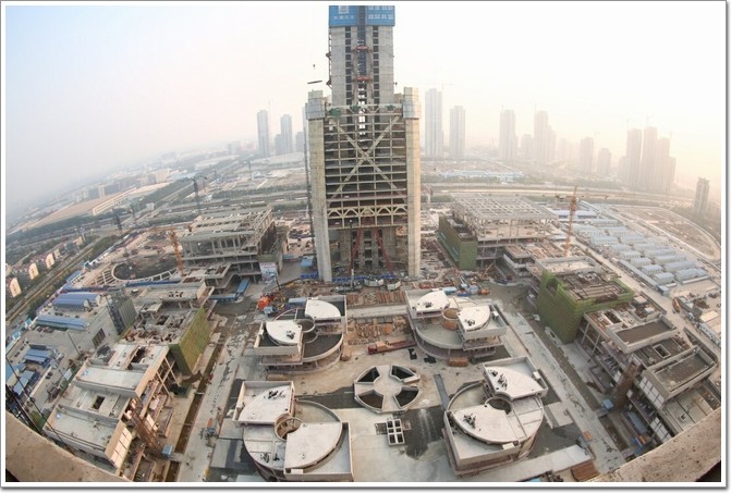 中國(guó)第一高樓——高銀金融117大廈施工現(xiàn)場(chǎng)圖