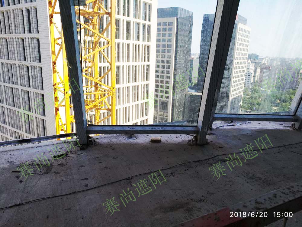 公司技術部同事勘察施工現場所
