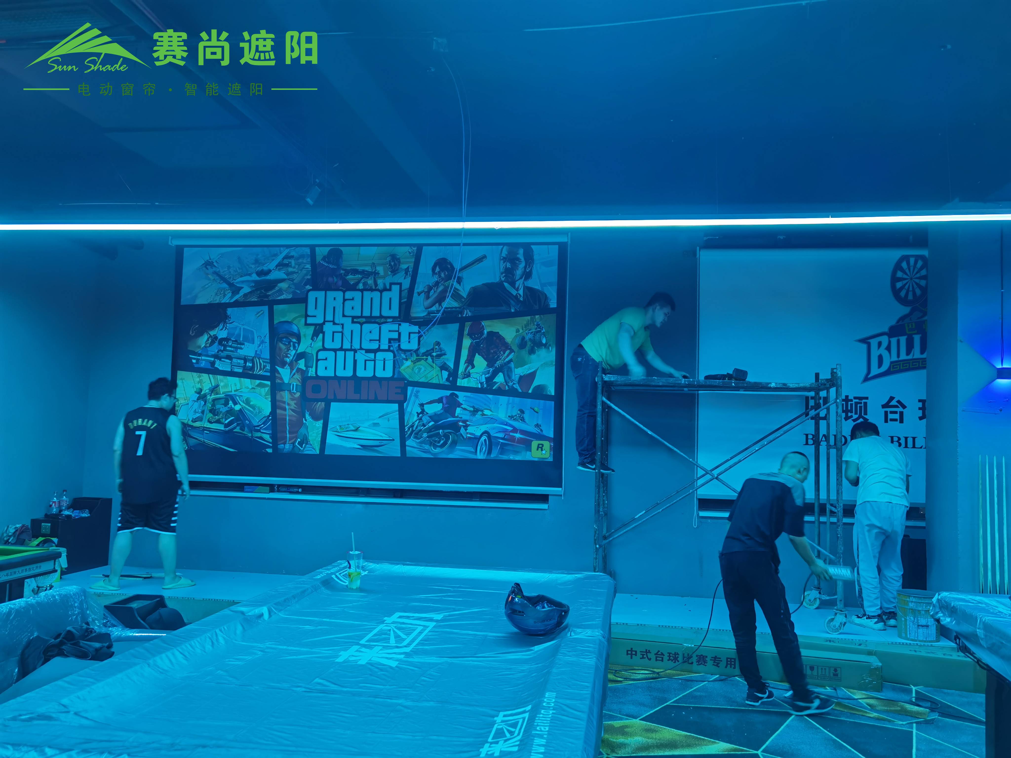 臺球廳噴繪手動卷簾實景拍攝